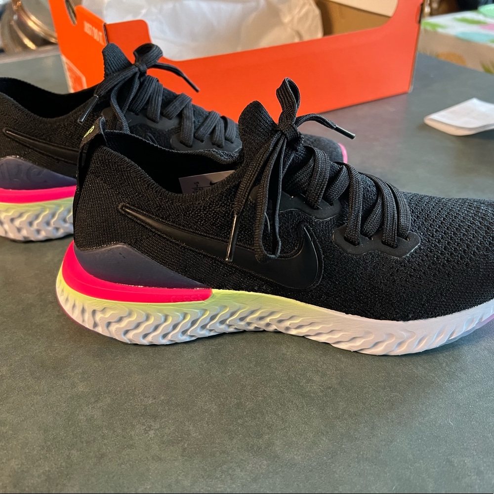 Womens Nike flyknit 2 shoes, brand new with box